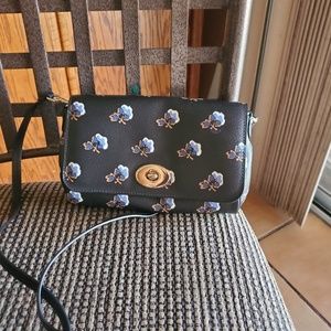 Coach Alexa turlock clutch black with blue flowers